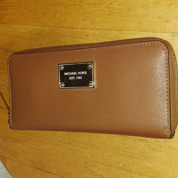 Michael Kors Wallet - Picture 2 of 9